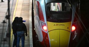 Qué sabemos del ataque que dejó 10 heridos en un tren en Inglaterra Qué sabemos del ataque que dejó 10 heridos en un tren en Inglaterra