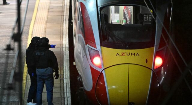 Qué sabemos del ataque que dejó 10 heridos en un tren en Inglaterra Qué sabemos del ataque que dejó 10 heridos en un tren en Inglaterra
