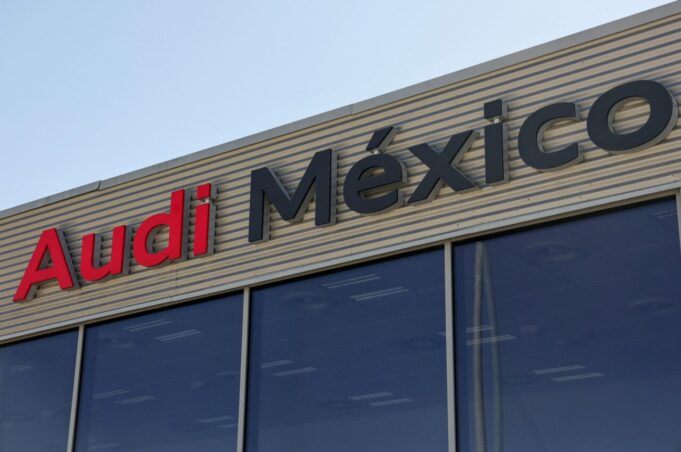 Bloqueos de agricultores detienen la producción de Audi en Puebla Bloqueos de agricultores detienen la producción de Audi en Puebla