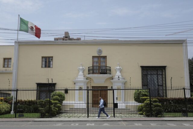 La encargada de negocios de México abandona Perú