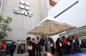 El SAT recauda cada vez más con menos recursos y empleados El SAT recauda cada vez más con menos recursos y empleados