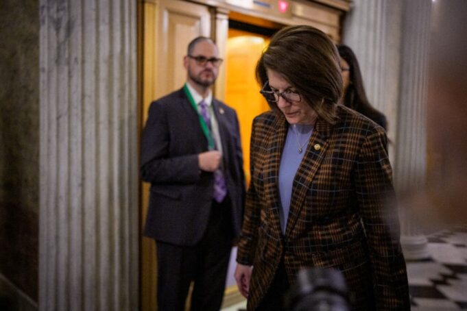 El Senado aprueba el acuerdo para reabrir el gobierno de Estados Unidos El Senado aprueba el acuerdo para reabrir el gobierno de Estados Unidos