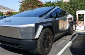 El colapso del sueño de acero de Tesla: renuncia el jefe del proyecto Cybertruck El colapso del sueño de acero de Tesla: renuncia el jefe del proyecto Cybertruck