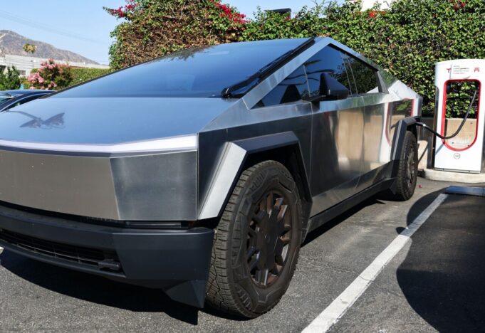 El colapso del sueño de acero de Tesla: renuncia el jefe del proyecto Cybertruck El colapso del sueño de acero de Tesla: renuncia el jefe del proyecto Cybertruck