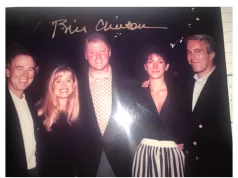 Los demócratas publican nuevas fotos del archivo Epstein en las que se ve a Trump rodeado de mujeres Los demócratas publican nuevas fotos del archivo Epstein en las que se ve a Trump rodeado de mujeres