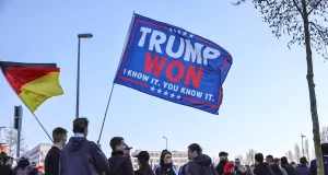 AfD estrecha lazos con EE UU, y con éxito: hoy es un peón clave para Trump en Europa AfD estrecha lazos con EE UU, y con éxito: hoy es un peón clave para Trump en Europa