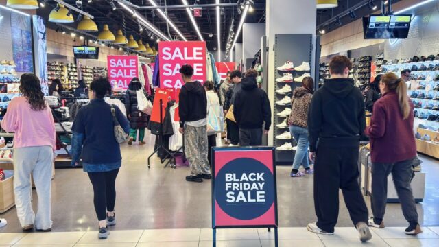 La paradoja del Black Friday: más compradores, menos dinero