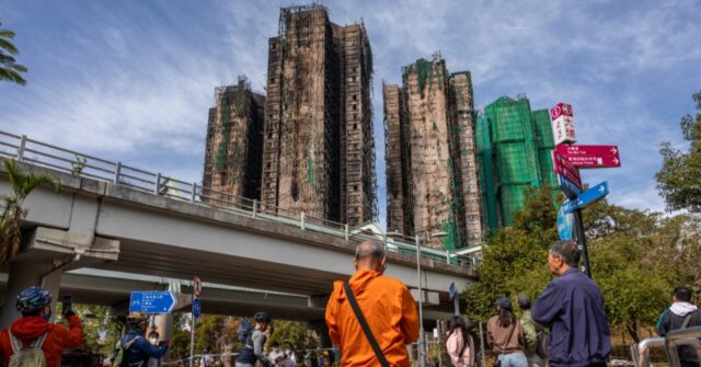 Hong Kong inicia tres días de luto tras incendio que deja 128 muertos