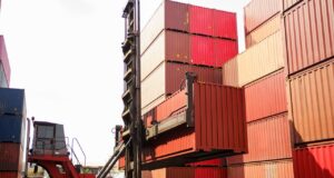 El impuesto a las importaciones anota una recaudación excedente El impuesto a las importaciones anota una recaudación excedente