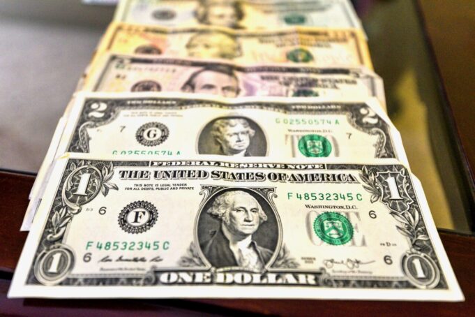 El tipo de cambio cierra la semana en 17.88 pesos por dólar El tipo de cambio cierra la semana en 17.88 pesos por dólar