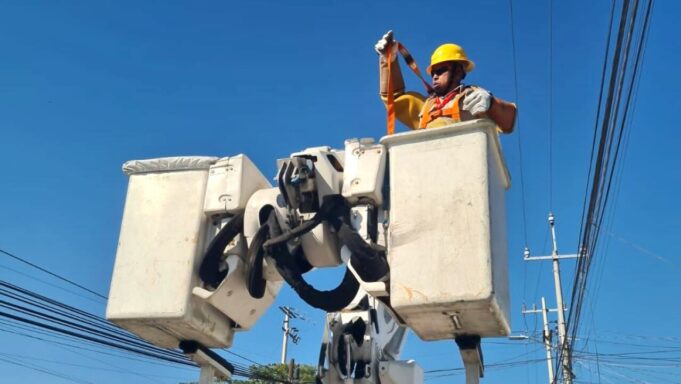 Sismo deja a usuarios sin luz en tres estados y deja fuera de operación dos líneas eléctricas Sismo deja a usuarios sin luz en tres estados y deja fuera de operación dos líneas eléctricas