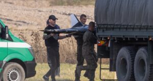 Polonia investiga el impacto de un dron de origen desconocido junto a una instalación militar Polonia investiga el impacto de un dron de origen desconocido junto a una instalación militar