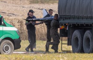 Polonia investiga el impacto de un dron de origen desconocido junto a una instalación militar Polonia investiga el impacto de un dron de origen desconocido junto a una instalación militar