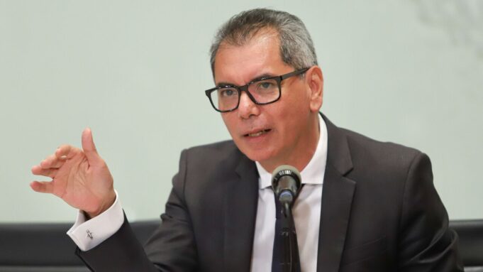 A un pelito: Hacienda queda a 0.1 puntos del PIB de meta para el déficit fiscal A un pelito: Hacienda queda a 0.1 puntos del PIB de meta para el déficit fiscal
