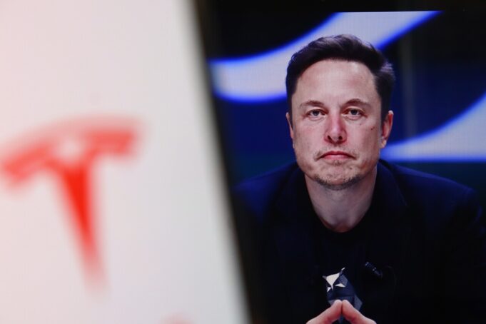 Elon Musk sacrifica los autos más emblemáticos de Tesla para dar vida a los robots Optimus Elon Musk sacrifica los autos más emblemáticos de Tesla para dar vida a los robots Optimus