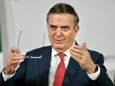 México espera la "letra chiquita" de nuevo plan arancelario de 10% de Trump México espera la "letra chiquita" de nuevo plan arancelario de 10% de Trump