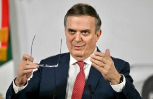 México espera la "letra chiquita" de nuevo plan arancelario de 10% de Trump México espera la "letra chiquita" de nuevo plan arancelario de 10% de Trump